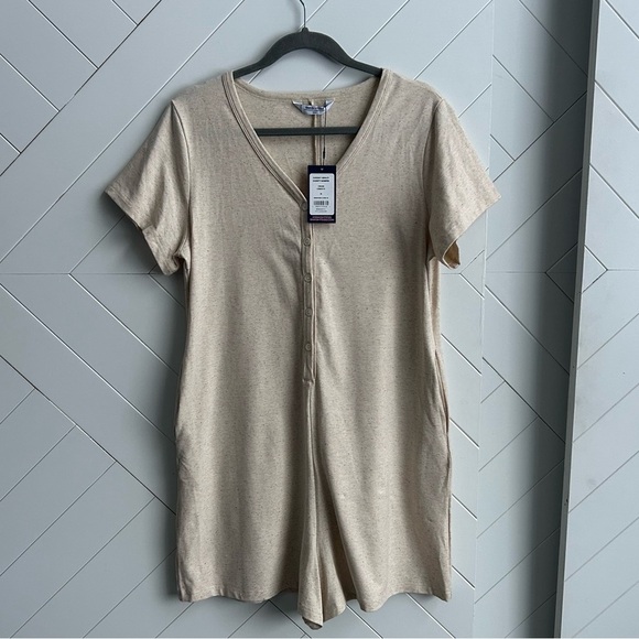 Smash + Tess Pants - NEW Smash and Tess Sunday Henley shorty romper in confetti cream size medium